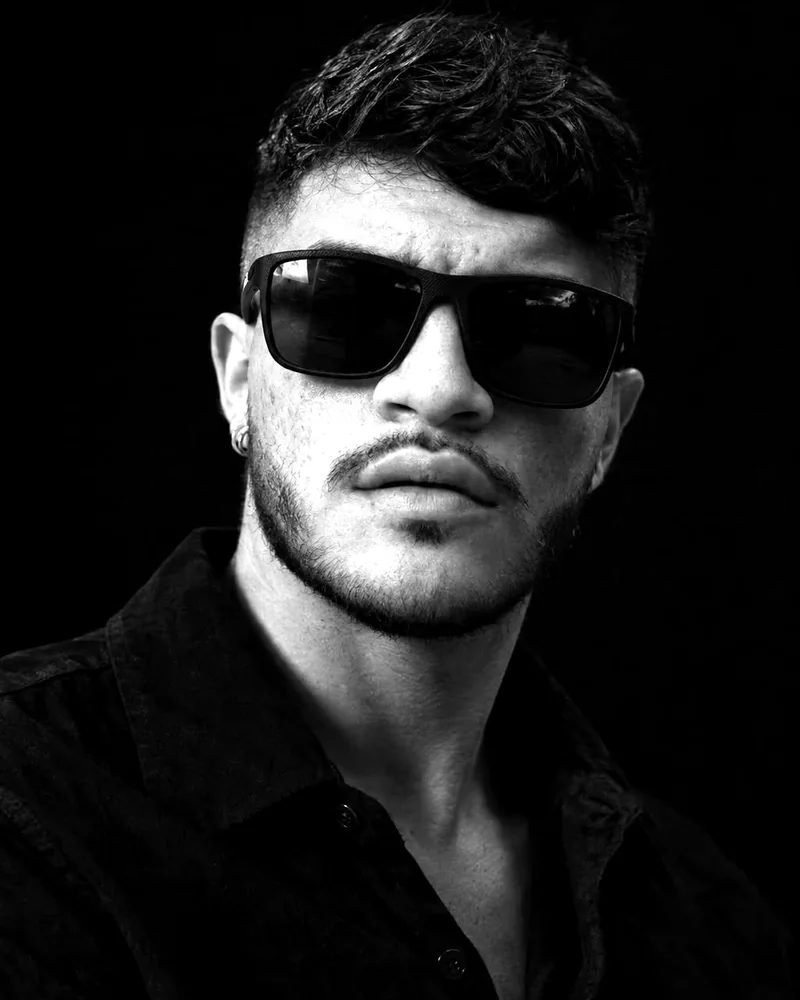 Retrato de Eliu, Director creativo de Qantropy®
